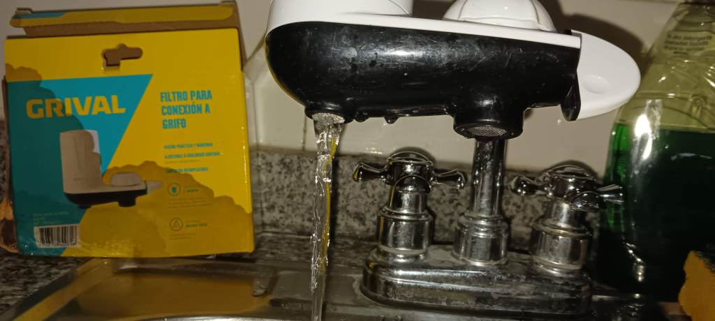 Grival filter produces potable water on from under the filter element.