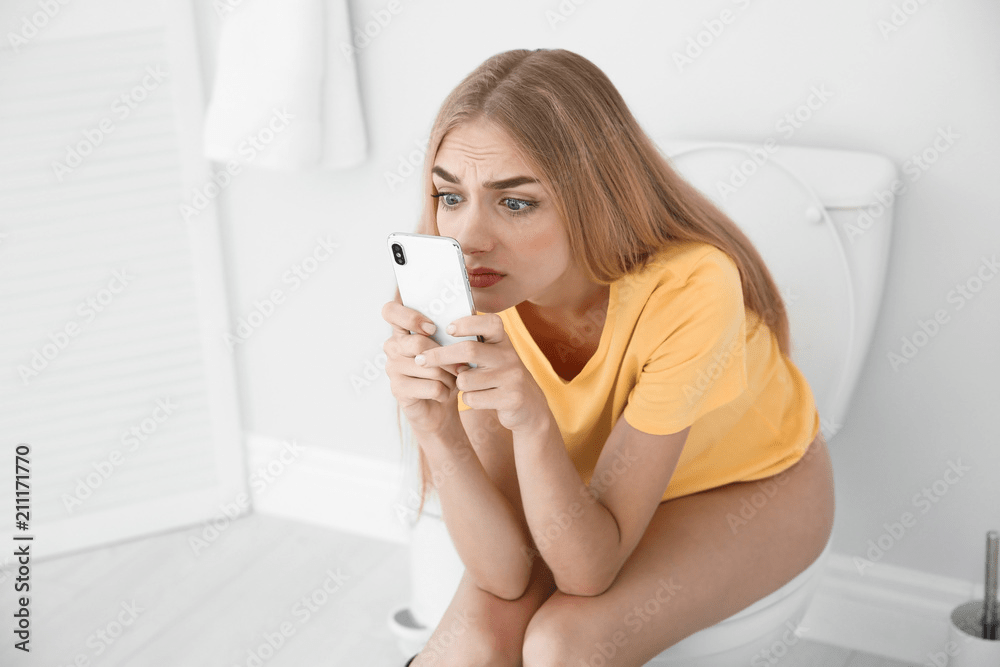 Doing Duolingo while pushing out a log on the toilet